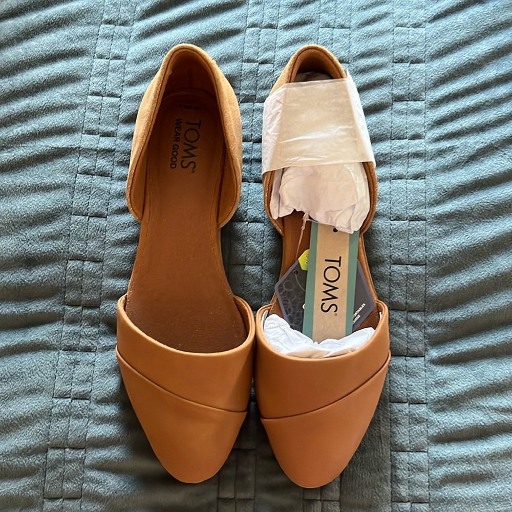 Brand new Toms brown flats